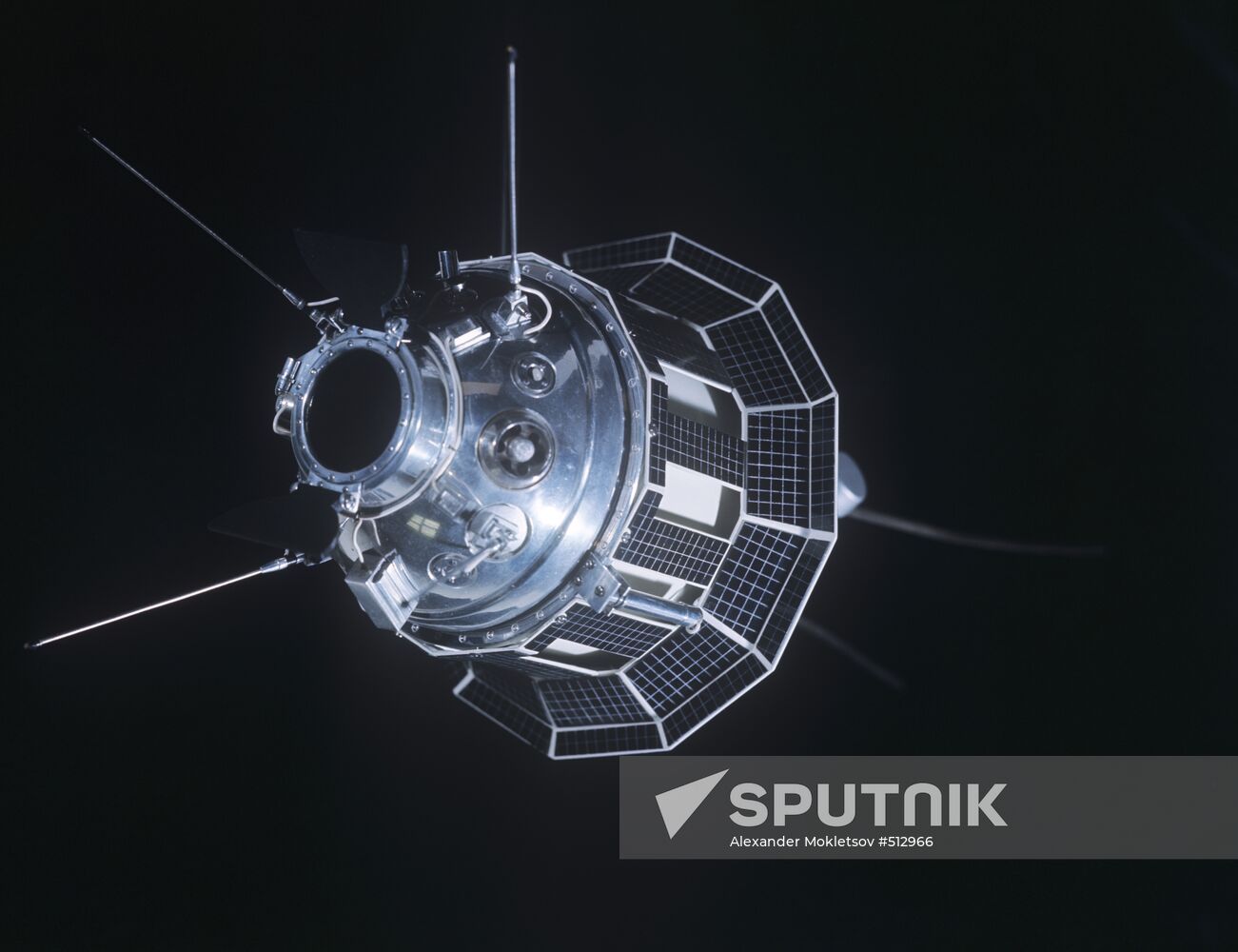 Automatic Space Station Luna-3