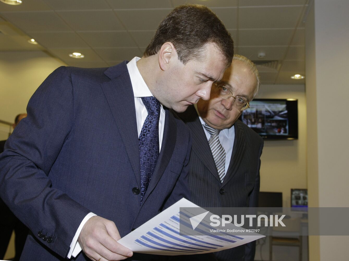 Dmitry Medvedev views newly developed supercomputer