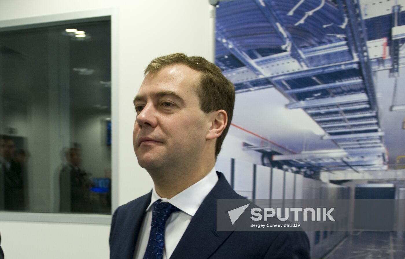 Dmitry Medvedev views newly developed supercomputer