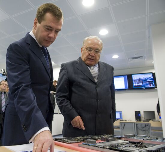 Dmitry Medvedev views newly developed supercomputer