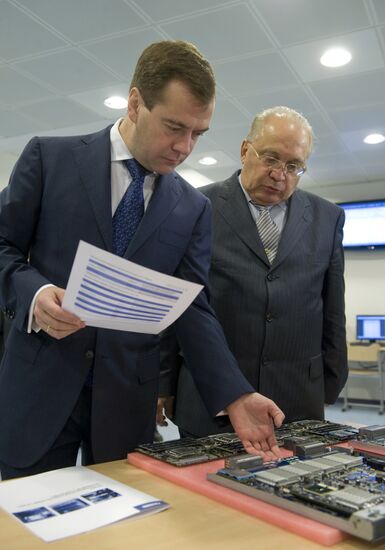 Dmitry Medvedev views newly developed supercomputer