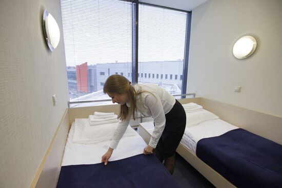 Capsule hotel opens in Moscow airport