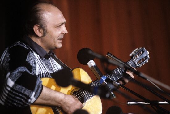 Singer and songwriter Igor Mikharev