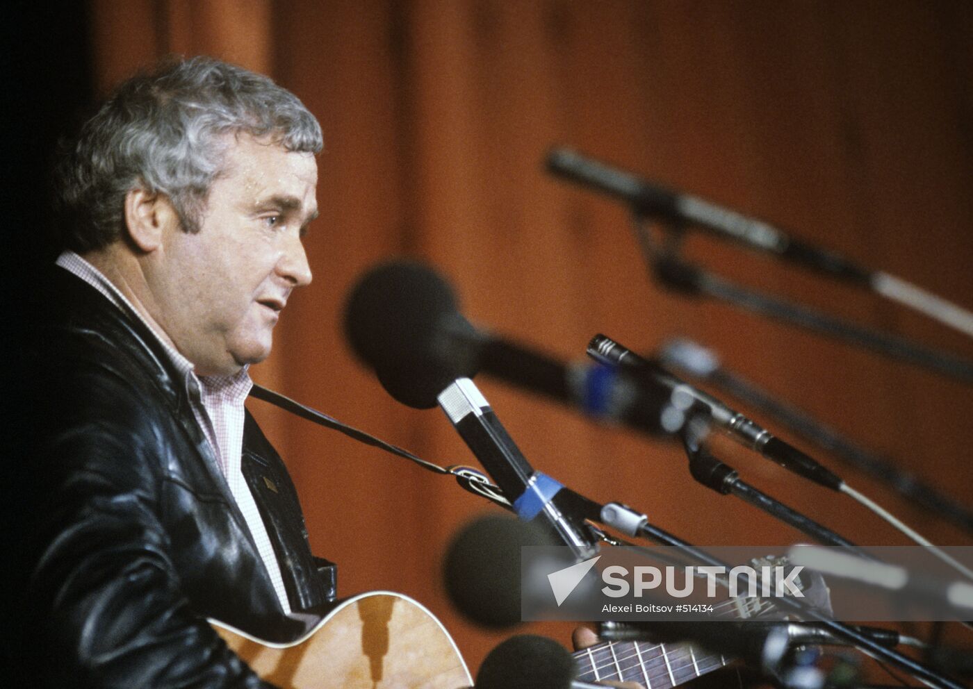 Singer-songwriter V. Turiansky