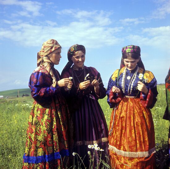 Girls from Ust-Tsilma village