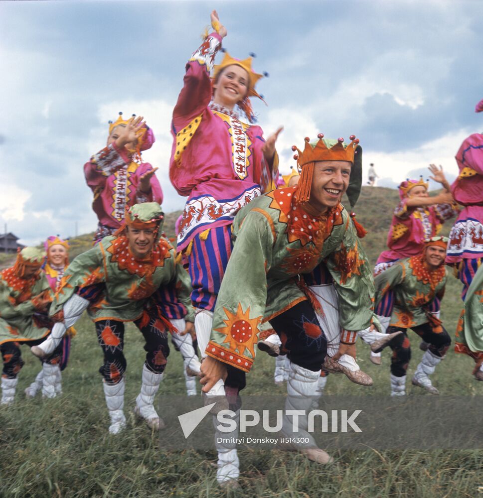 Artists of song and dance company Siverko