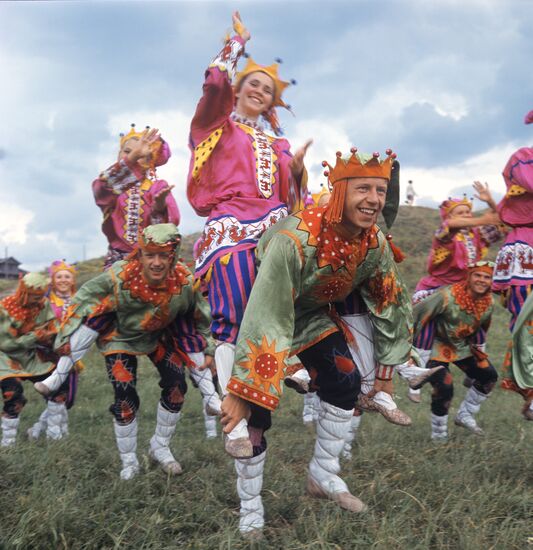 Artists of song and dance company Siverko