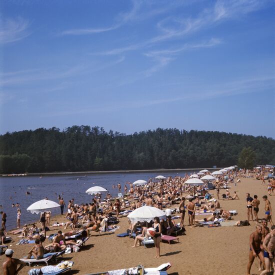 On the beach in Serbryany Bor