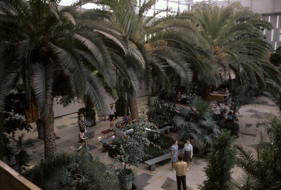 Foyer of Moscow's Oktyabr cinema