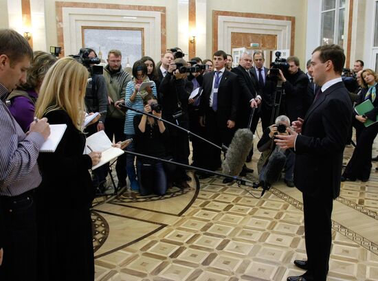 Russian president visits Russian embassy in Minsk
