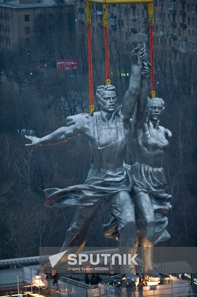 "Worker and Collective Farmer" monument mounted at VVTs