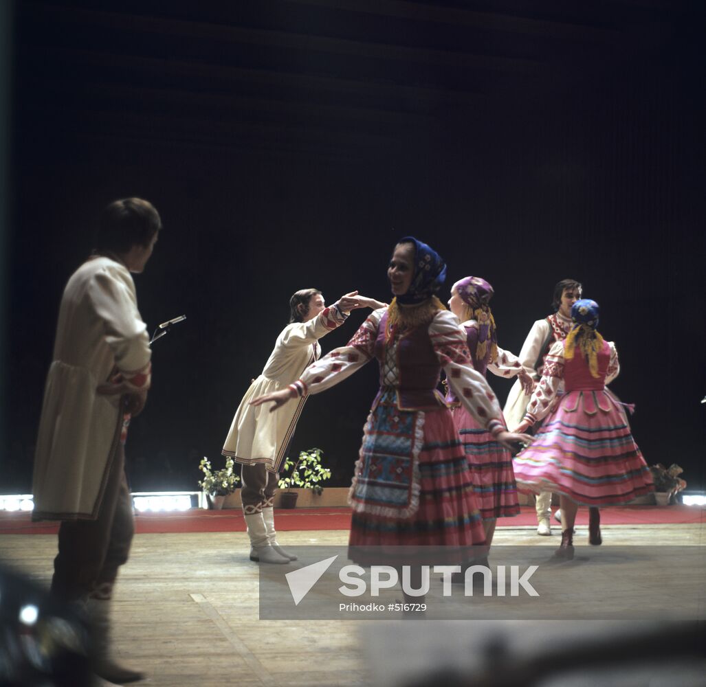 Folk group Dvinskiye Zori