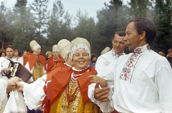 Performing northern Russian songs