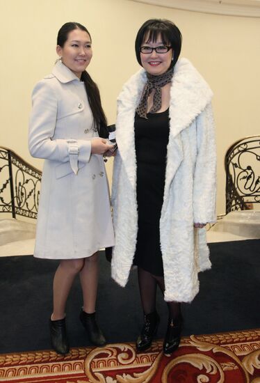 Alexandra Buratayeva with daughter Altana