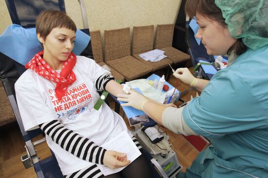 RAMT actors donate blood at Moscow's Blood Center