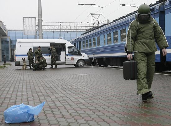 Drills to detect and disarm explosive devices