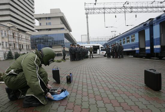 Drills to detect and disarm explosive devices