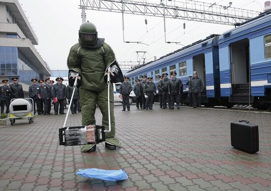 Drills to detect and disarm explosive devices