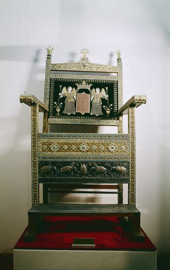"Diamond" throne