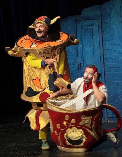 Maski Show comedians