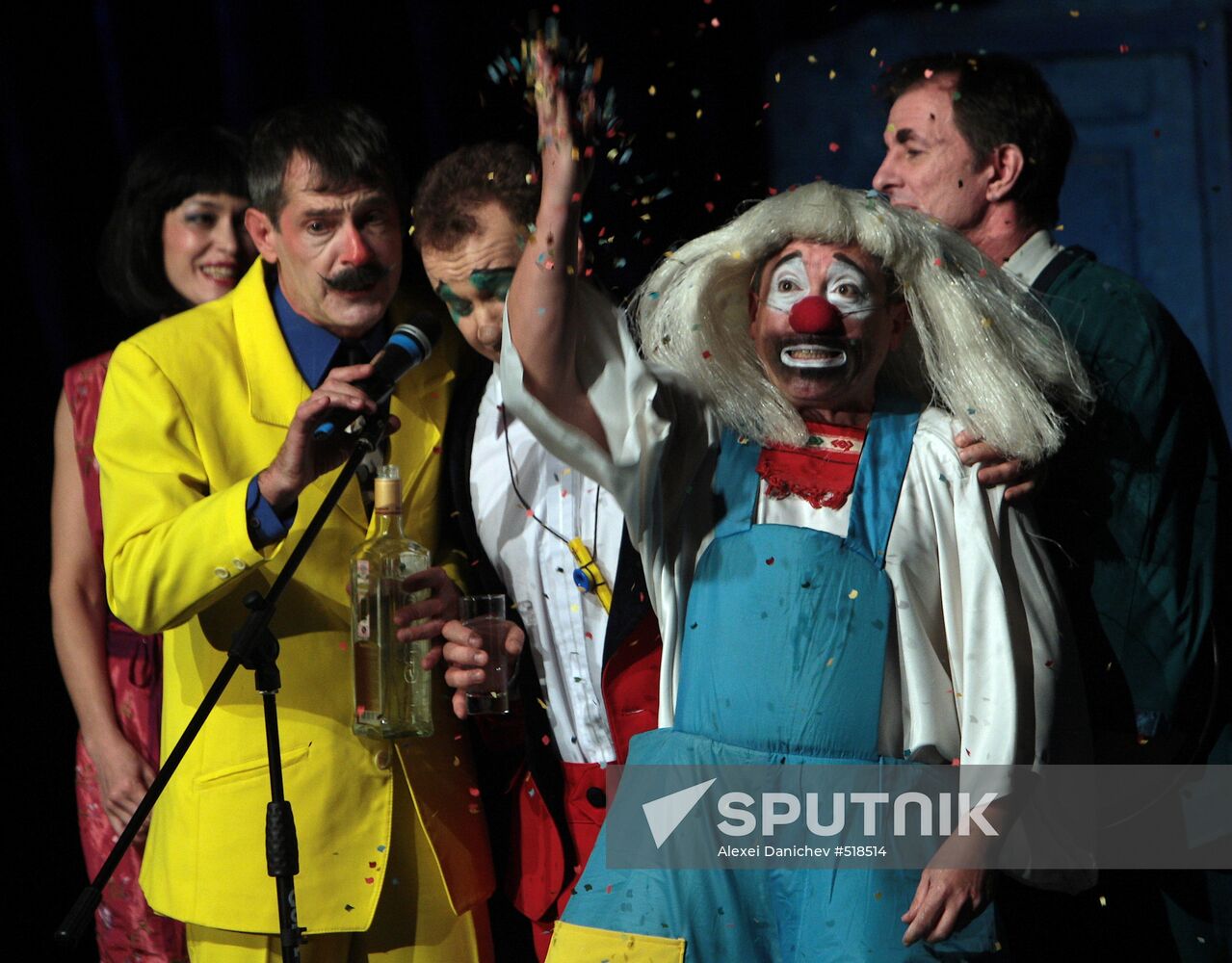 Maski Show comedians