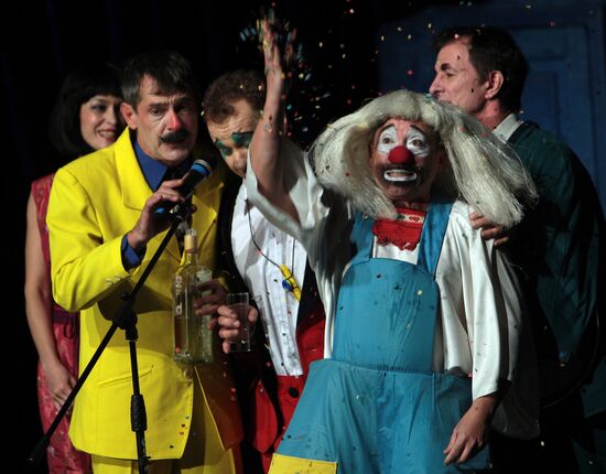 Maski Show comedians