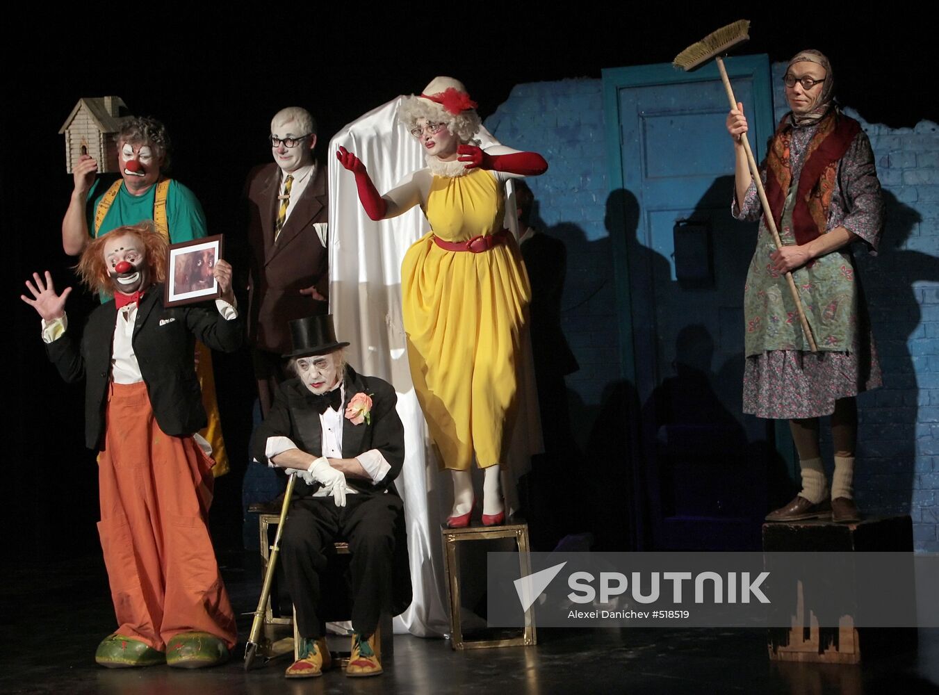 Litsedei Theater actors