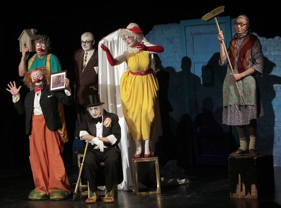 Litsedei Theater actors