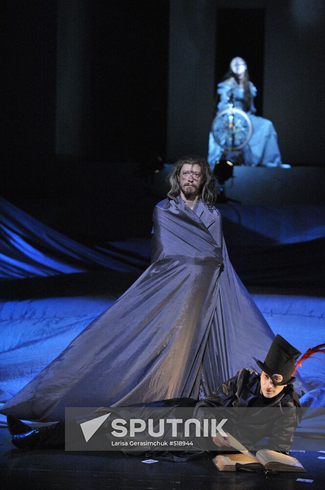 Triptych premiered at Fomenko Workshop Theater