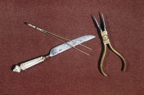 Early 18th century surgical tools