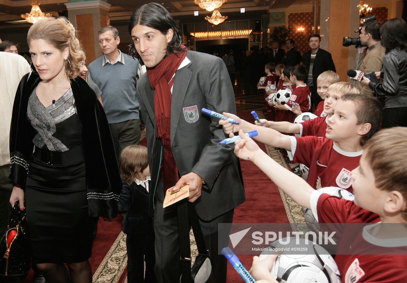 Alejandro Dominguez with family