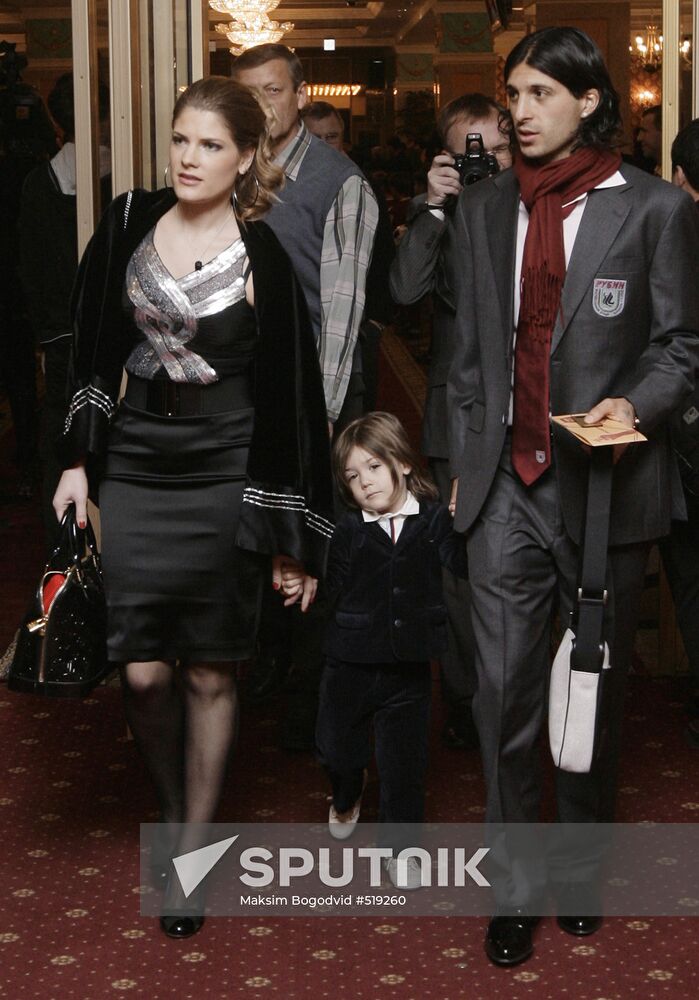 Alejandro Dominguez with family