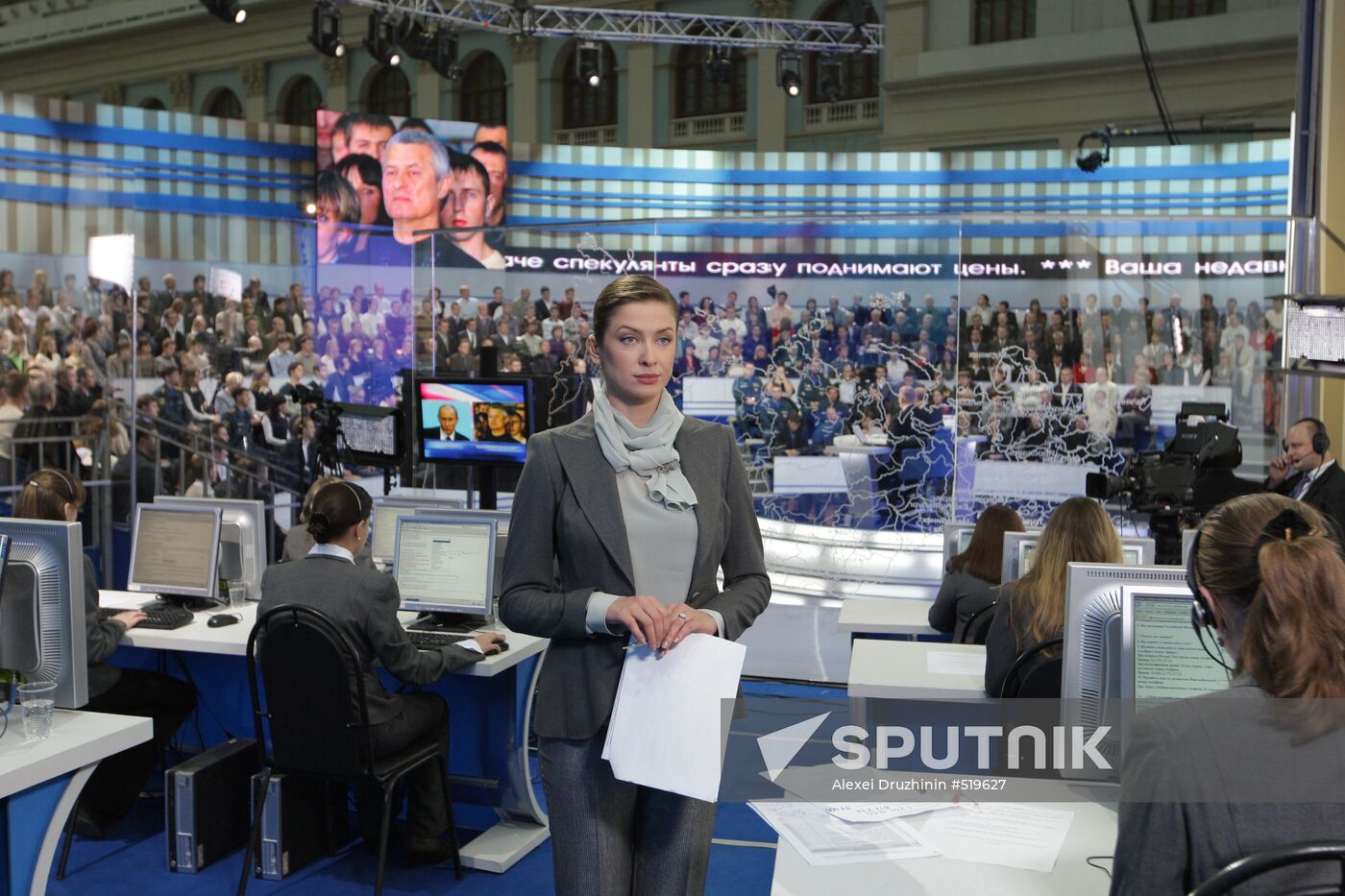 Maria Sittel hosts live call-in show with Vladimir Putin