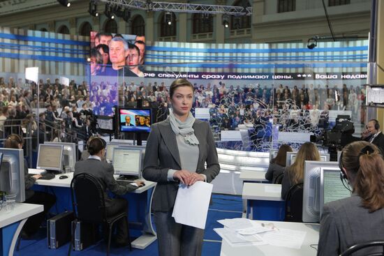 Maria Sittel hosts live call-in show with Vladimir Putin