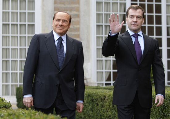 Medvedev attends photo session in Rome