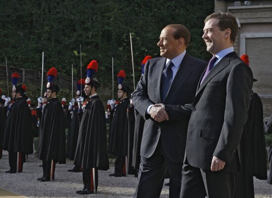 Dmitry Medvedev attends official welcome in Rome