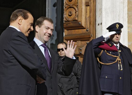 Dmitry Medvedev attends official welcome ceremony in Rome