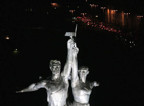 Worker and Kolkhoz Farmer sculpture unveiled