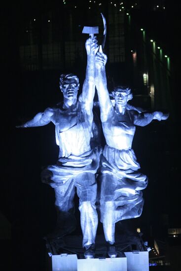 Worker and Kolkhoz Farmer composition unveiled