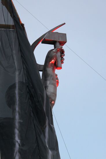 Worker and Kolkhoz Farmer composition unveiled