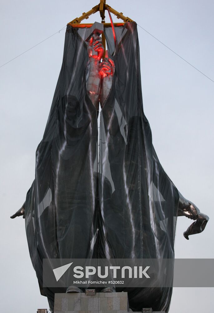 Worker and Kolkhoz Farmer composition unveiled