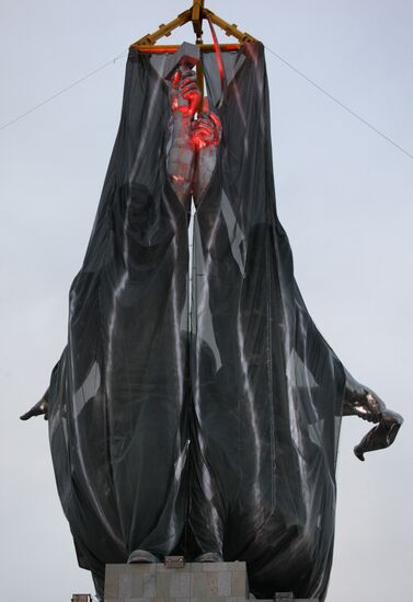 Worker and Kolkhoz Farmer composition unveiled