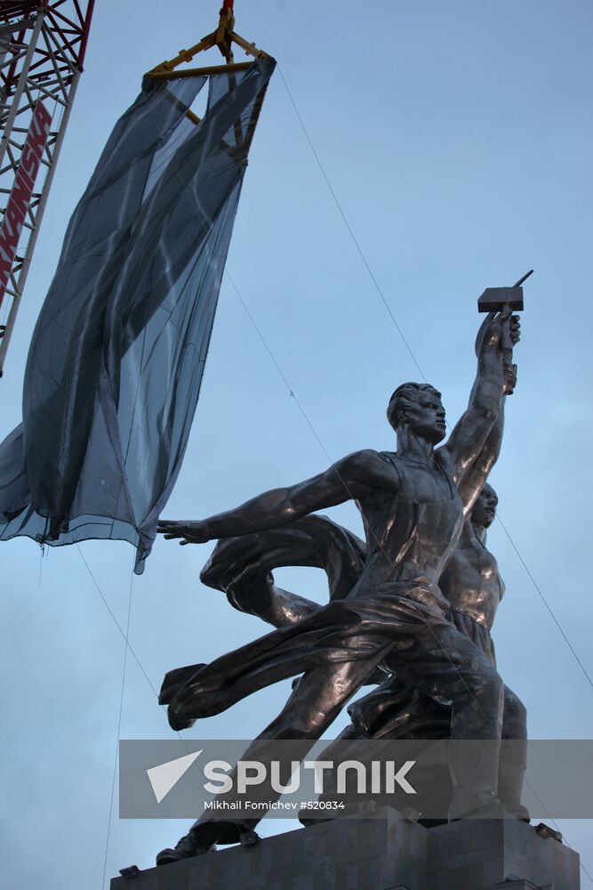 Worker and Kolkhoz Farmer composition unveiled