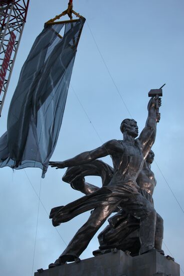 Worker and Kolkhoz Farmer composition unveiled