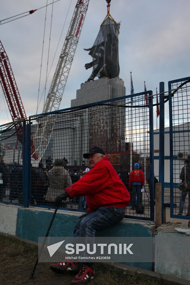Worker and Kolkhoz Farmer composition unveiled