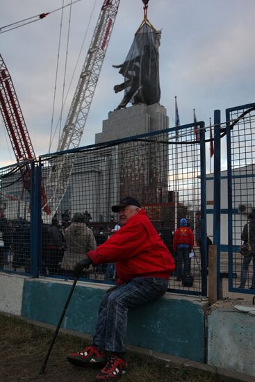 Worker and Kolkhoz Farmer composition unveiled