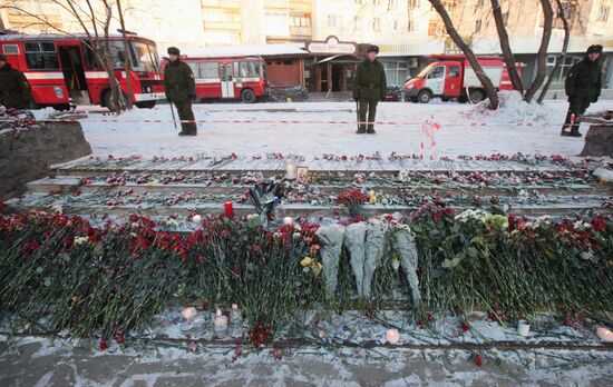 Perm residents mourn nightclub blaze victims