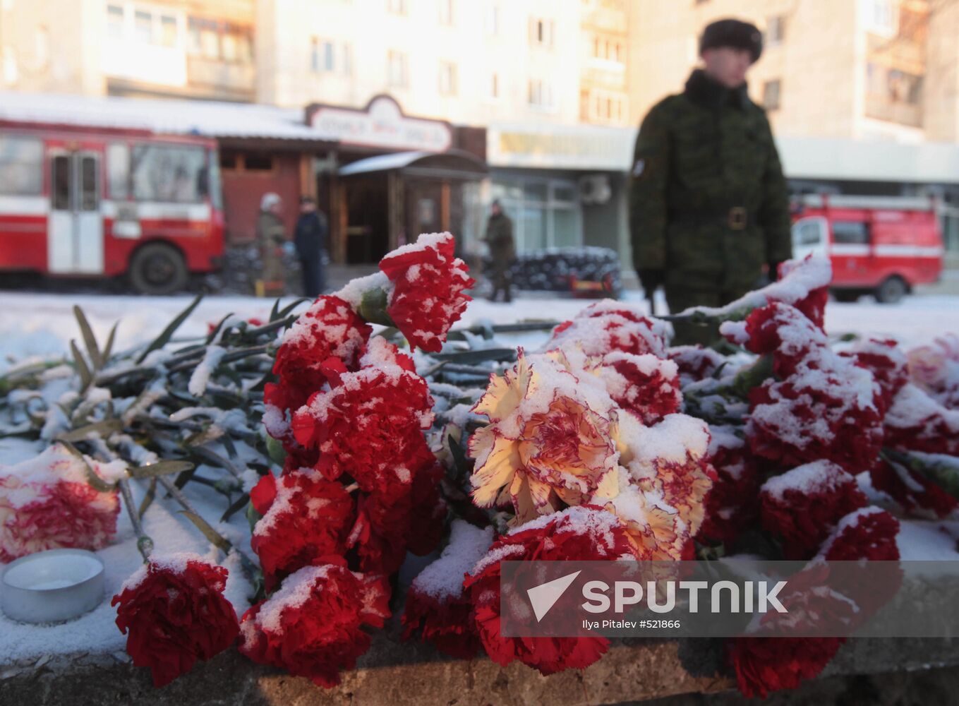 Perm residents mourn nightclub blaze victims