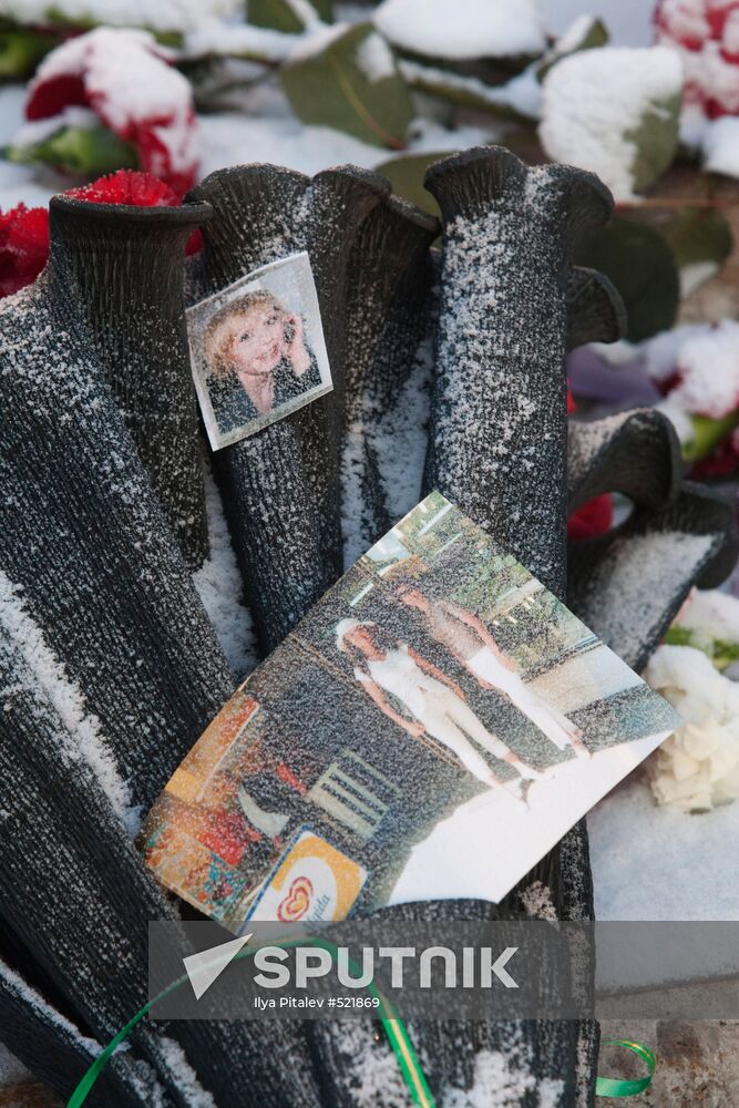 Perm residents mourn nightclub blaze victims