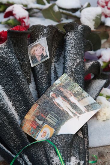 Perm residents mourn nightclub blaze victims